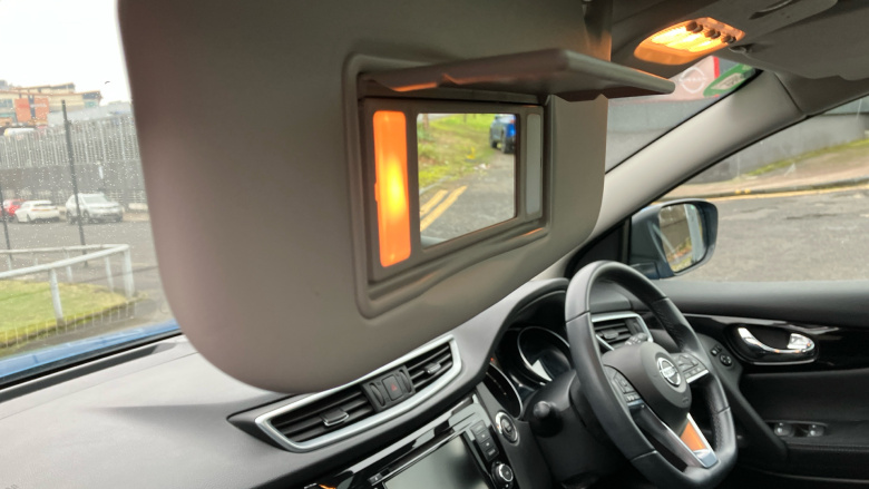 Nissan Qashqai 1.3 DiG-T N-Connecta 5dr [Glass Roof Pack] Petrol Hatchback